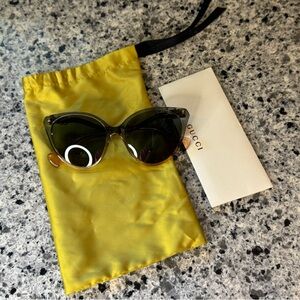 Gucci Black Sunglasses Sleek Design UV Protection